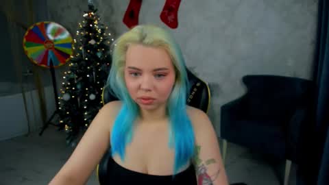 Roxy online show from December 14, 2025, 7:29 pm