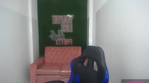 Snapshot of im_anny_t chatting on October 4, 2025, 12:36 pm Anny online show from October 4, 2025, 12:36 pm