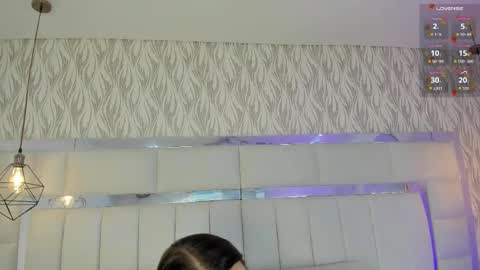 DAHLIA online show from October 15, 2025, 9:04 pm