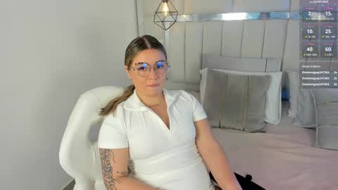 DAHLIA online show from November 15, 2025, 8:27 pm