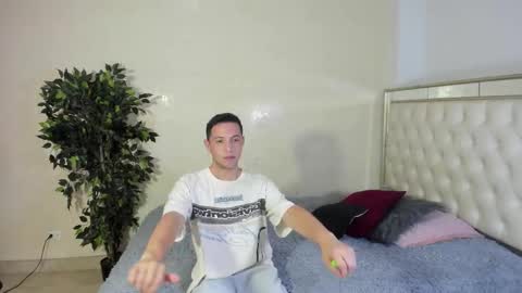 Snapshot of im_emilianolux chatting on October 16, 2025, 8:21 pm IM EMILIANOLUX online show from October 16, 2025, 8:21 pm