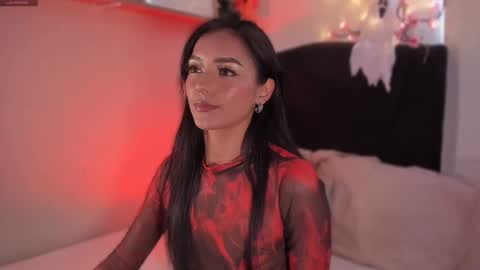 Isa online show from October 28, 2025, 9:17 pm