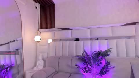 Kazumi online show from November 17, 2025, 12:44 pm