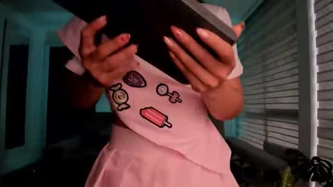 Snapshot of im_mariana chatting on October 4, 2025, 6:28 pm im_mariana online show from October 4, 2025, 6:28 pm