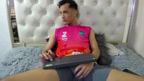 IM MAXPASSION online show from October 19, 2025, 11:33 am