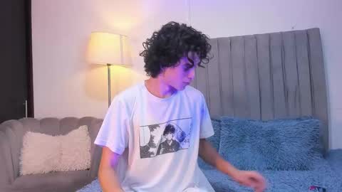 Perseo - Help me with 50 thumbs up online show from December 14, 2025, 7:51 pm