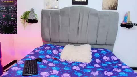 im_riley_ online show from April 28, 2026, 7:08 pm