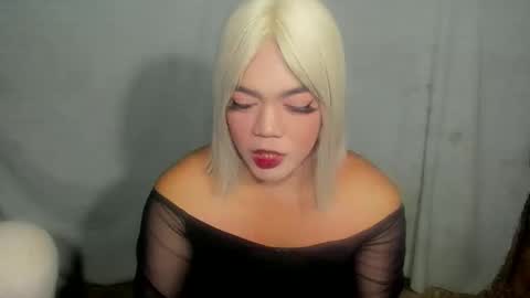 Snapshot of im_ur_hot_ella chatting on October 29, 2025, 12:18 pm ella may online show from October 29, 2025, 12:18 pm