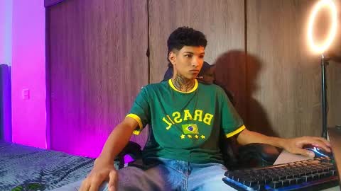 im_usuga online show from March 26, 2026, 5:46 am