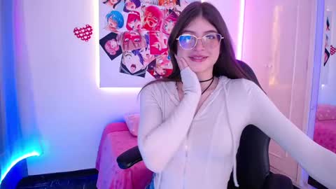 Chloe online show from September 8, 2025, 9:58 pm