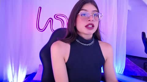 Chloe online show from October 14, 2025, 9:15 pm