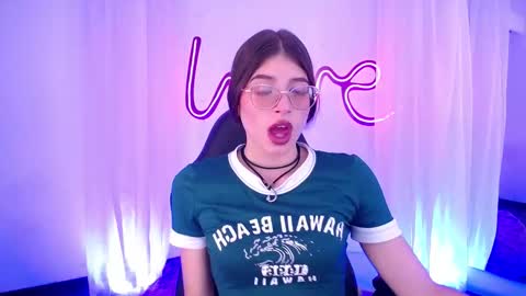 Chloe online show from October 15, 2025, 8:20 pm