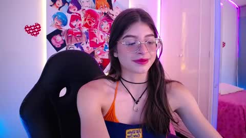 Chloe online show from October 22, 2025, 8:19 pm