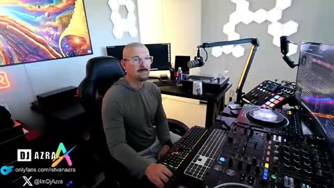 Snapshot of imdjazra chatting on February 17, 2025, 4:48 pm DJ Azra online show from February 17, 2025, 4:48 pm