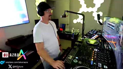 Snapshot of imdjazra chatting on February 18, 2025, 4:37 am DJ Azra online show from February 18, 2025, 4:37 am