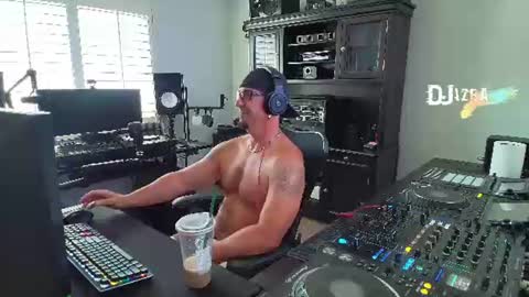 DJ Azra online show from June 9, 2026, 10:54 pm
