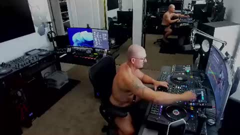 DJ Azra online show from June 16, 2026, 8:33 pm