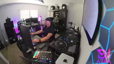 DJ Azra online show from August 4, 2026, 12:36 am