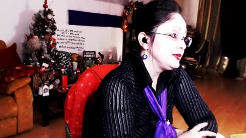 Empress online show from January 9, 2025, 4:49 pm