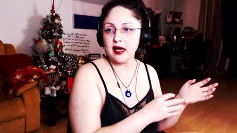 Empress online show from January 26, 2025, 7:52 pm