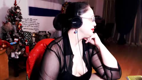Empress online show from February 3, 2025, 9:50 pm