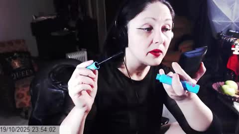 Empress online show from October 19, 2025, 8:53 pm