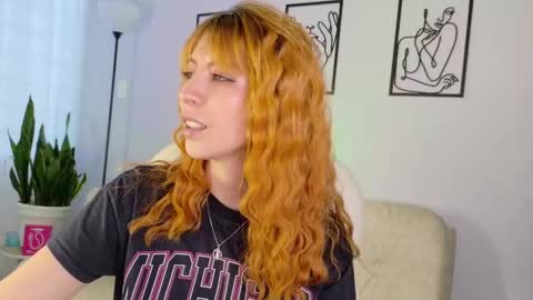 Snapshot of imsiennabellucci chatting on September 29, 2025, 9:19 pm Sienna online show from September 29, 2025, 9:19 pm