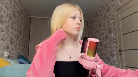 Snapshot of inamillsap chatting on February 19, 2026, 11:28 am Lola online show from February 19, 2026, 11:28 am