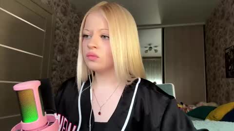 Snapshot of inamillsap chatting on March 8, 2026, 9:13 am Lola online show from March 8, 2026, 9:13 am