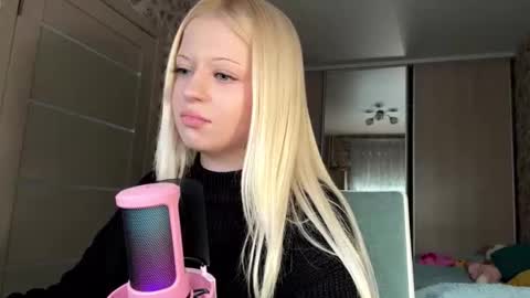 Snapshot of inamillsap chatting on March 10, 2026, 11:37 am Lola online show from March 10, 2026, 11:37 am