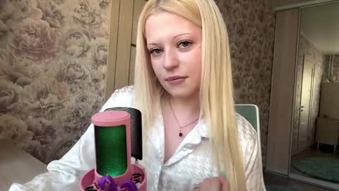 Snapshot of inamillsap chatting on April 3, 2026, 12:14 pm Lola online show from April 3, 2026, 12:14 pm