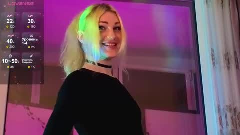 Snapshot of inchcaser chatting on September 19, 2025, 9:04 pm Dina Help me reach 100 likes online show from September 19, 2025, 9:04 pm