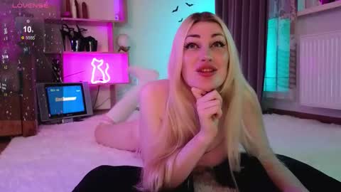 Snapshot of inchcaser chatting on October 17, 2025, 10:12 pm Dina Help me reach 100 likes online show from October 17, 2025, 10:12 pm