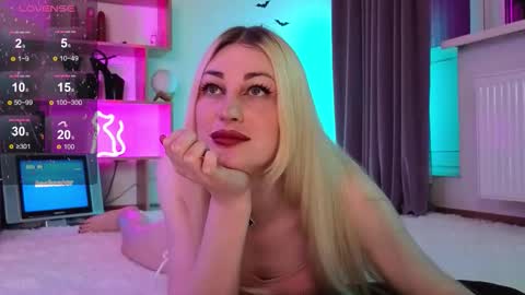 Snapshot of inchcaser chatting on October 29, 2025, 9:38 pm Dina Help me reach 100 likes online show from October 29, 2025, 9:38 pm