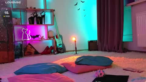 Snapshot of inchcaser chatting on March 12, 2026, 12:06 am Dina Help me reach 100 likes online show from March 12, 2026, 12:06 am