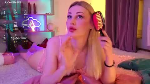  Dina  Help me reach 100 likes  online show from April 25, 2026, 9:23 pm