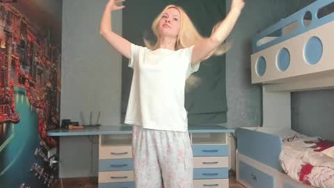 Masha online show from April 18, 2026, 11:05 pm
