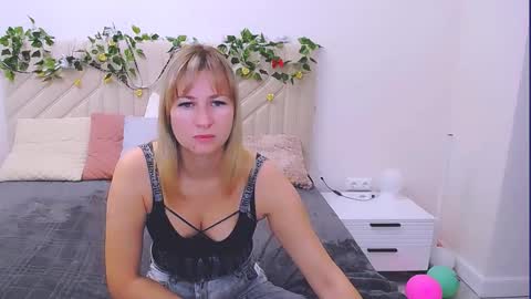 Snapshot of incredible_ariela chatting on September 16, 2025, 5:30 am incredible_ariela online show from September 16, 2025, 5:30 am