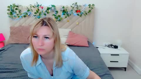 incredible_ariela online show from May 7, 2026, 11:48 am