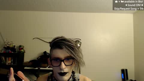 Snapshot of incubussy_x chatting on October 21, 2025, 8:37 am Incubussy X online show from October 21, 2025, 8:37 am