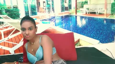 Leah online show from December 2, 2024, 4:42 am