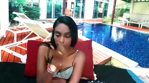 Leah online show from December 12, 2024, 6:21 pm