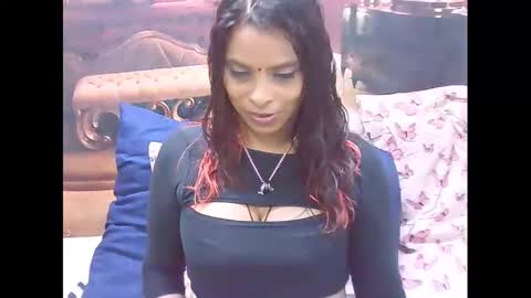 indiansexyass4u2luv online show from February 24, 2025, 3:31 pm