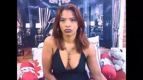 indiansexyass4u2luv online show from May 12, 2026, 6:32 am