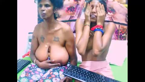 indiansexyslender4u2luv online show from January 25, 2025, 12:47 pm