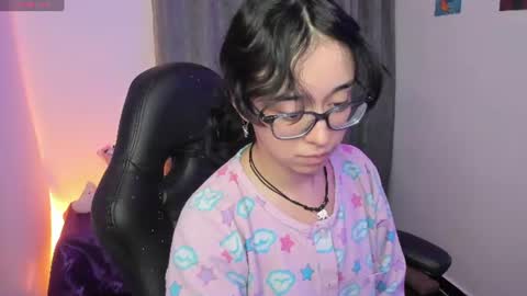 Snapshot of indra_cam chatting on June 14, 2026, 4:14 am Diana online show from June 14, 2026, 4:14 am
