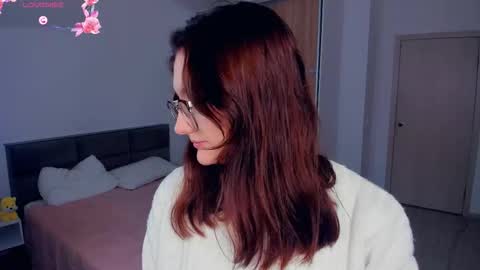 Kira online show from September 15, 2025, 4:01 am