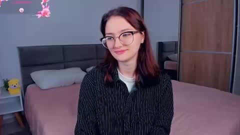 Kira online show from September 16, 2025, 4:13 am