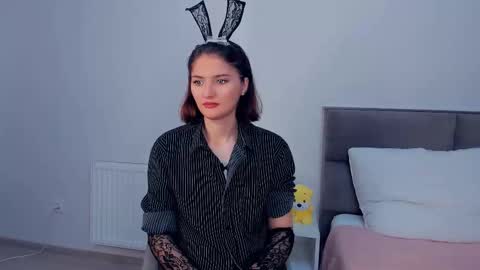 Kira online show from October 7, 2025, 4:09 am