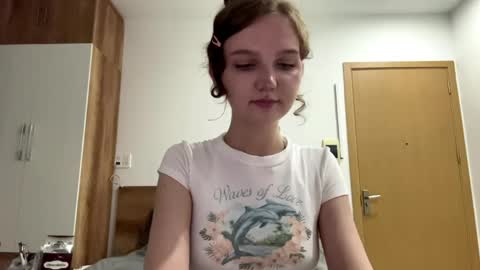 Snapshot of inellheinen chatting on May 14, 2026, 4:25 pm Viola online show from May 14, 2026, 4:25 pm